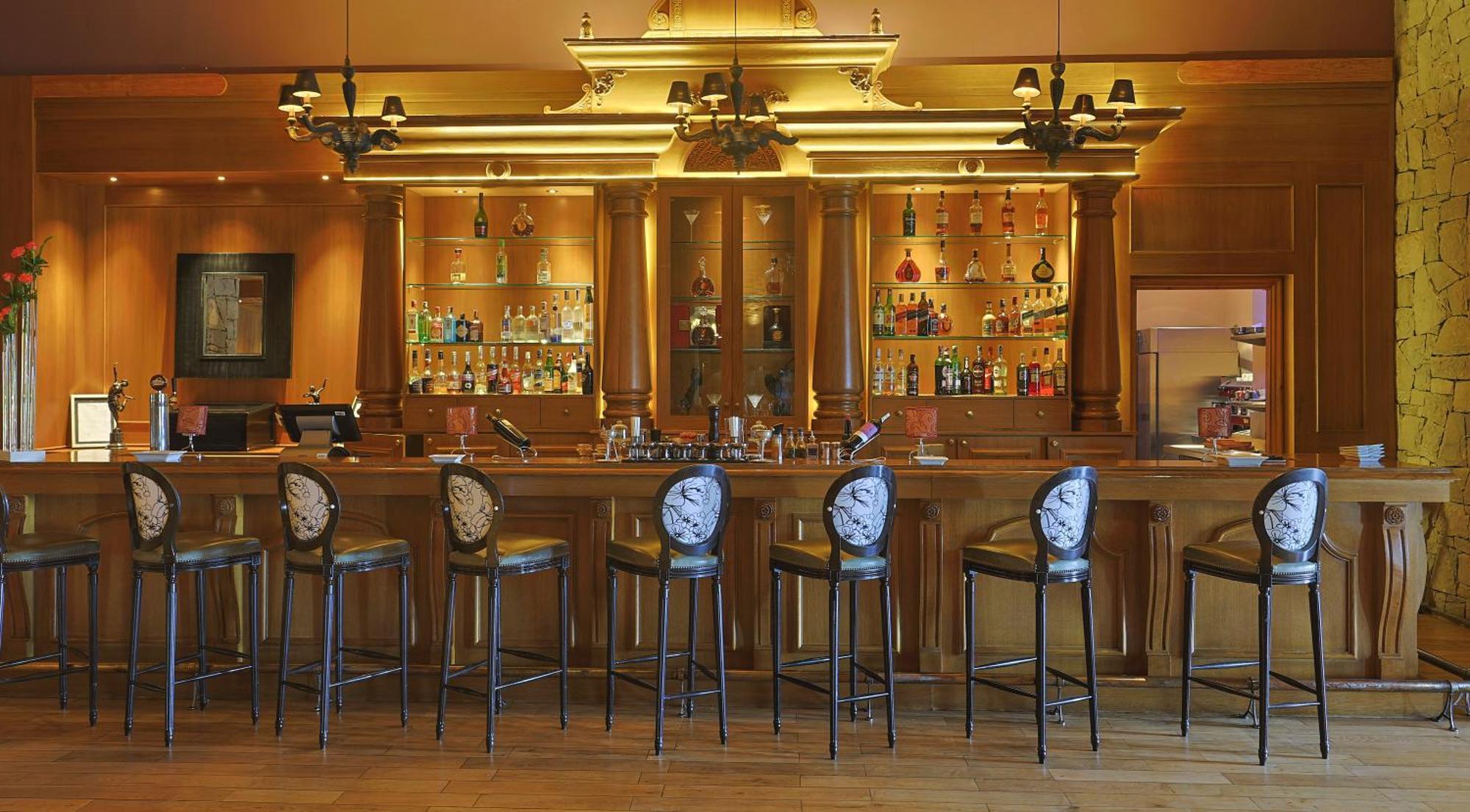 Michlifen Resort & Golf Ifrane  Exterior photo The bar at the hotel