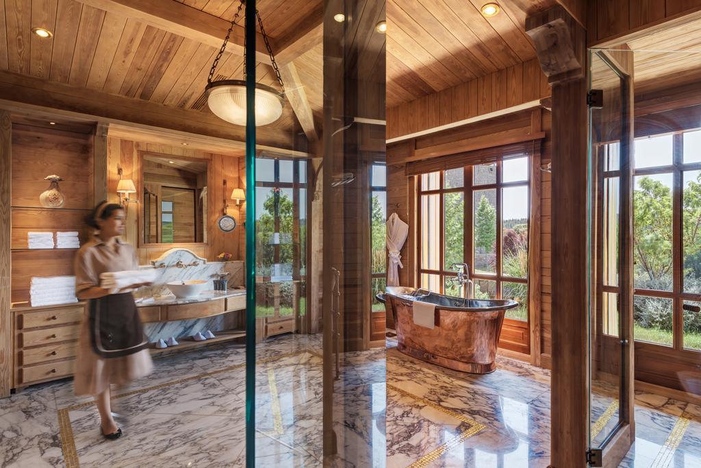 Michlifen Resort & Golf Ifrane  Exterior photo A bathroom at The Lodge at Blue Sky